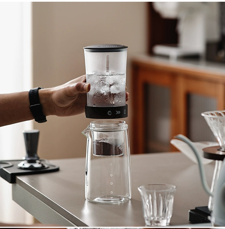Small drip filter ice brewing coffee pot appliance